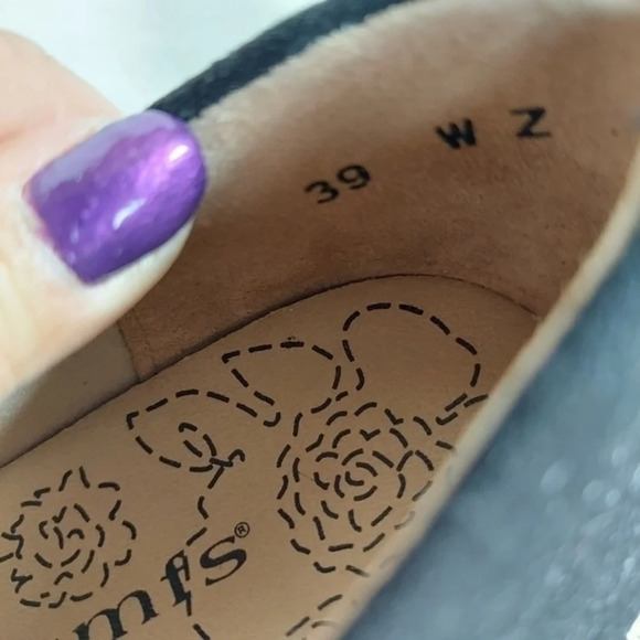 Black Suede Kumfs‎ Center Bow Heels - Picture 4 of 16